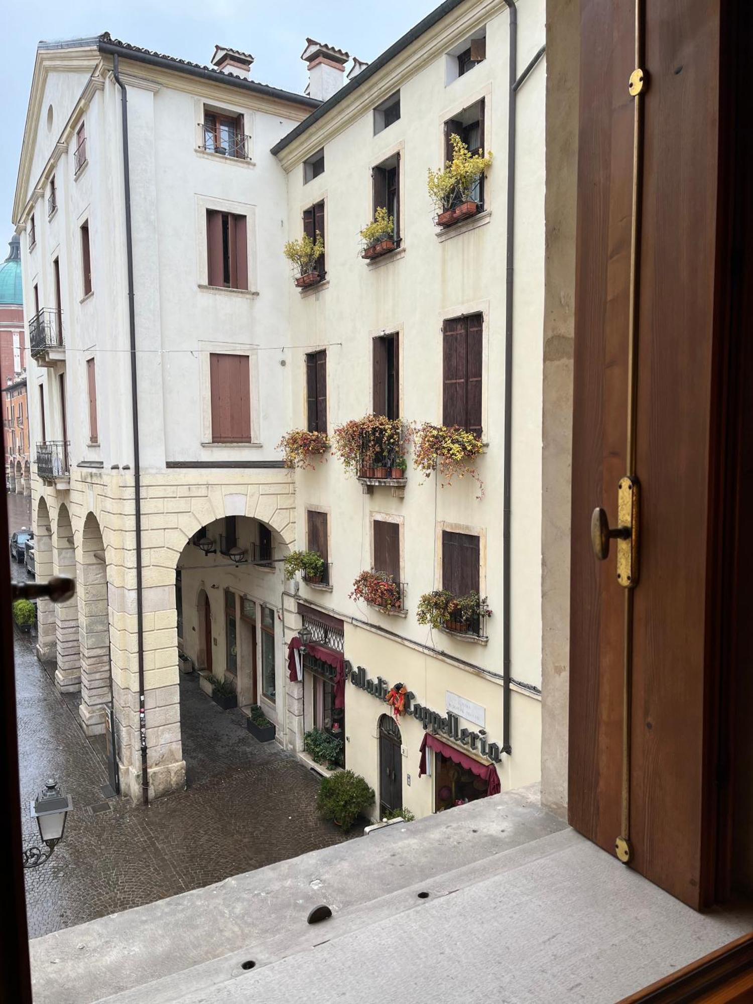 Apartamento Il Campanile Vicenza Exterior foto